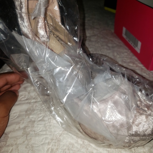 Shoes - Picture 4 of 4